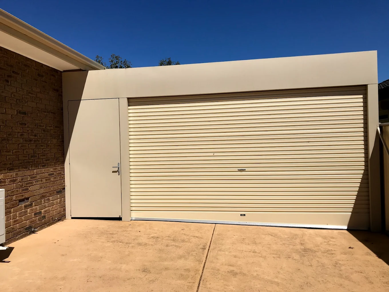 Roller / Roller-shutter garage door installed by Caeser